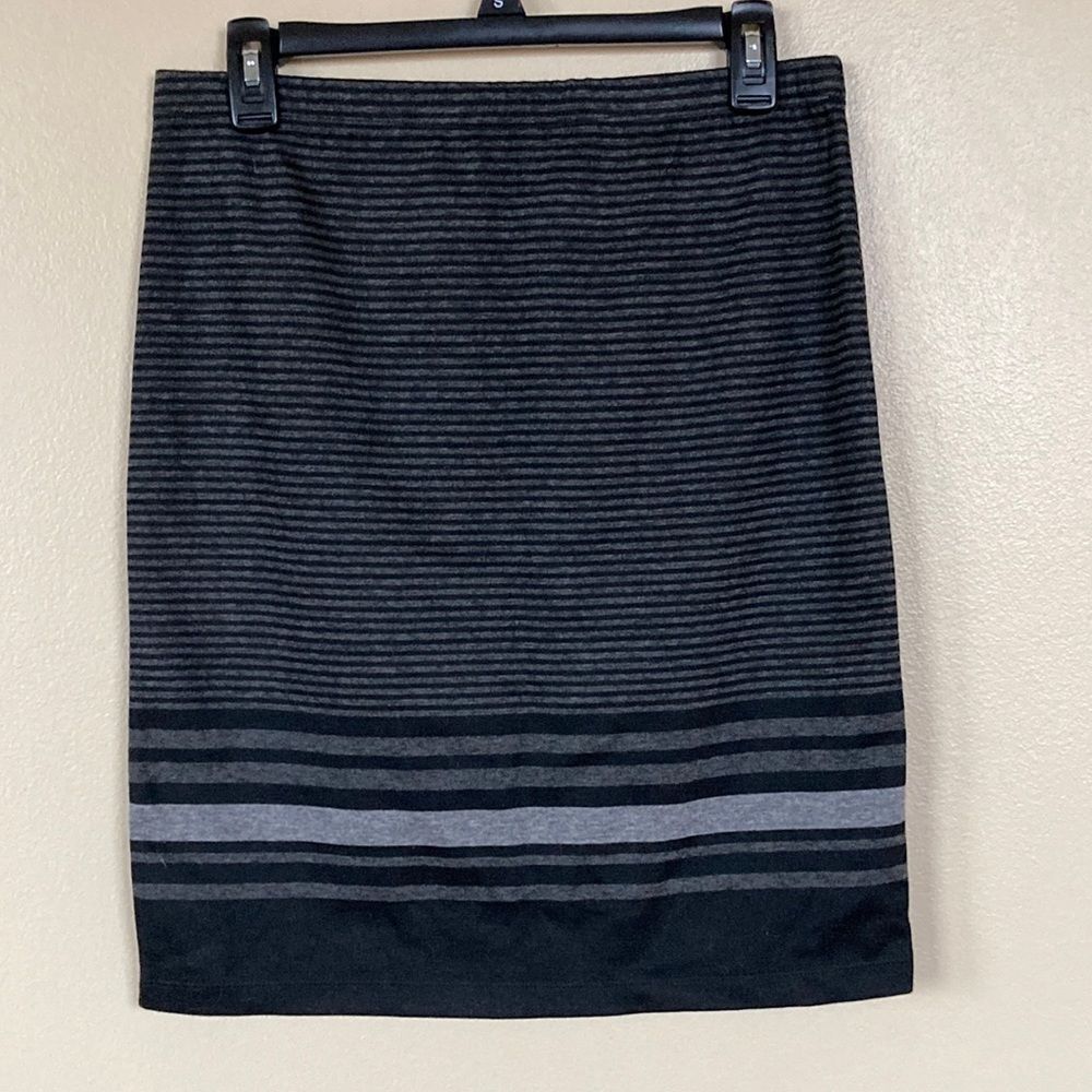 Max Studio Black & Gray Horizontal Stripe Knit Mini Skirt Size Medium